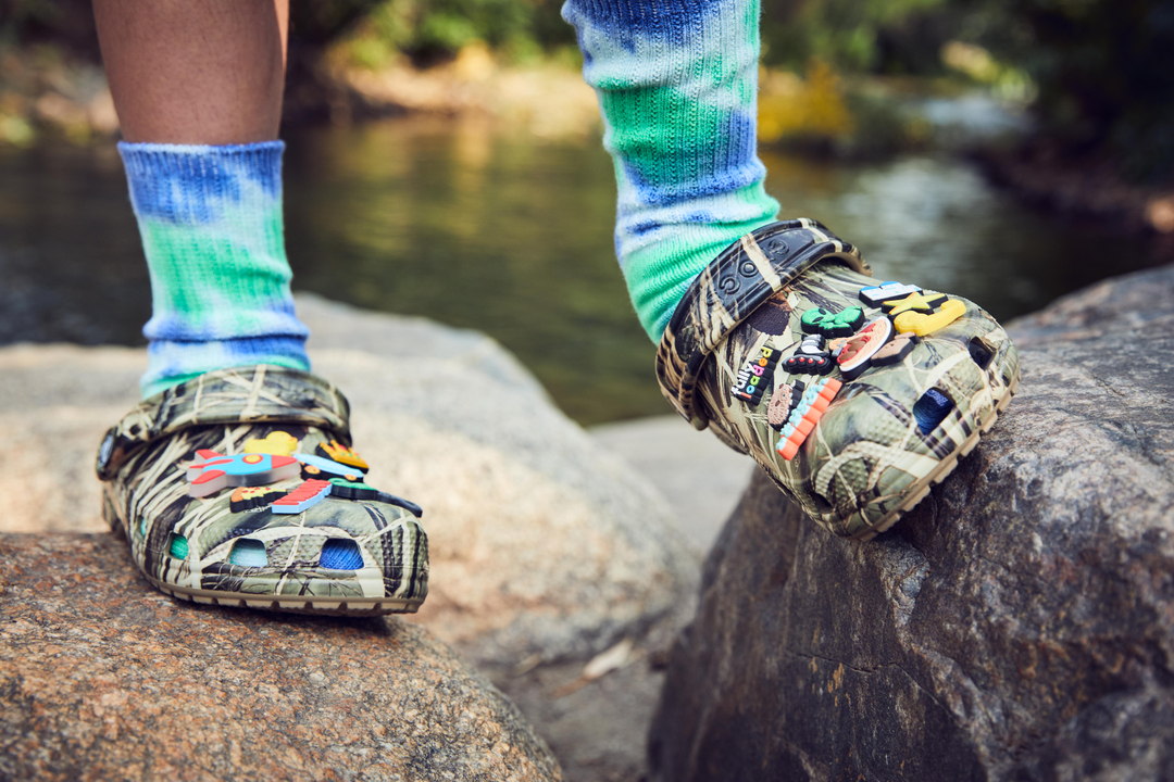 SoftMocShoes's tweet image. Slip into comfort. #WeekendEssentials
.
.
.
Enfilez le confort.
.
.
.
#Crocs #SoftMoc #SoftMocStyle #ShopWithSoftMoc #FashionFootwear #Clogs #Weekend