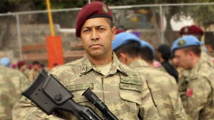 BarUygur5's tweet photo. #AstsubayOlmak TSK'nın yükünü üstlenen kahraman ASTSUBAYLAR, hazineye yük değildir. Gecikmiş de olsa hakkımız olan STATÜ, TAZMİNAT ve ÖZLÜK haklarını istiyoruz. #AstsubaylarınHakkı
@RTErdogan @NureddinNebati
@suleymansoylu @dbdevletbahceli @tcsavunma @mustafaelitas @fuatoktay https://t.co/e2sbsQCPLC
