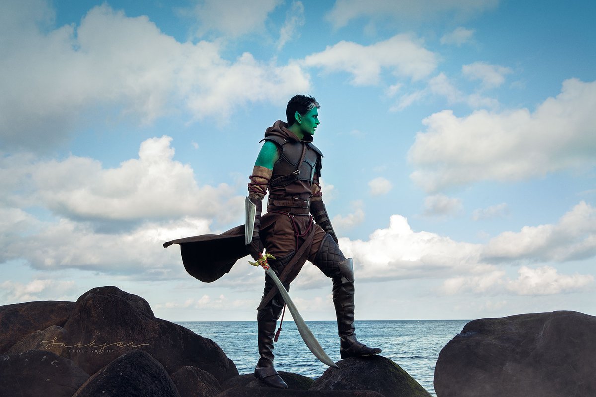Chrisbs_Cosplay's tweet photo. "Upon a sea that's tossed and gray
We fight to keep the dreams at bay"
So stoked about the photos @KittyMortensen took of my #fjord cosplay. The epic Halforc warlock created by the epic @WillingBlam of @CriticalRole. @SurineCosplay was my #jester for the day #CriticalRolecosplay https://t.co/VFVtYNLwiw