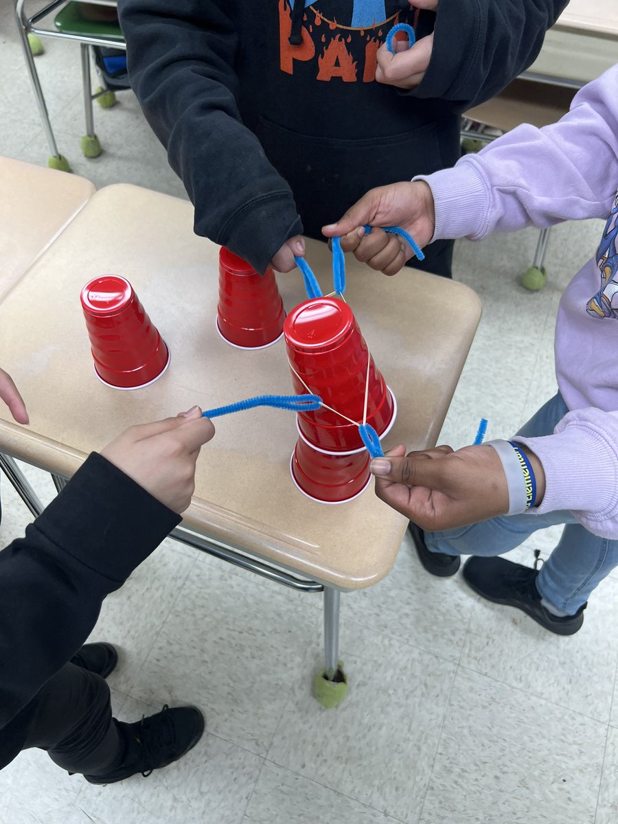 MrsAhmadandCo's tweet photo. Red cup challenge = teamwork + communication @WeAreHTSD @HTSD_Greenwood #characterlesson https://t.co/5dsNfjO0UX