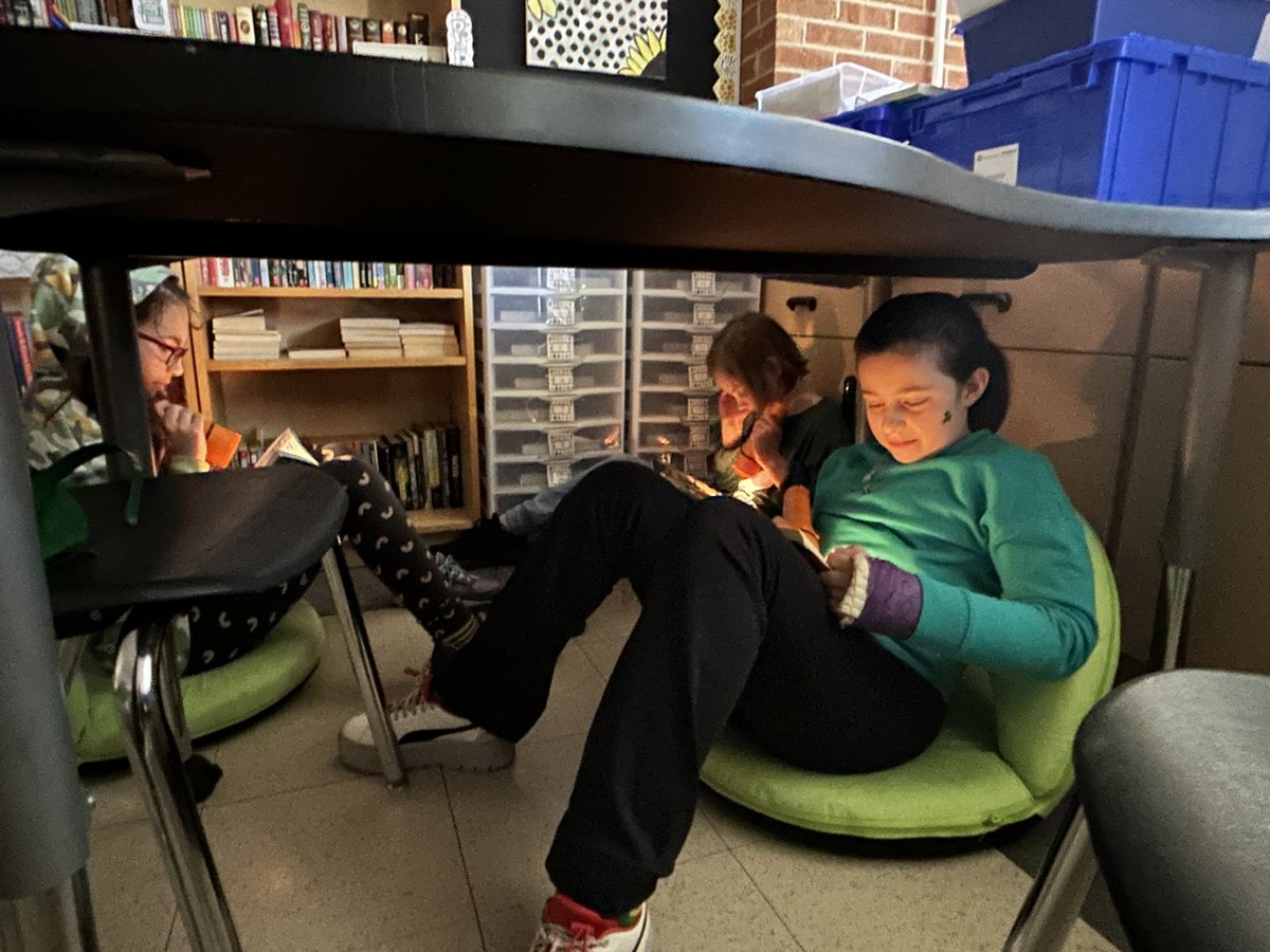 Flashlight Friday in 4th grade is fantastic and full of light! #kipway #109way <a href="/cacioppoleaders/">Mrs. C's 4th Graders</a>