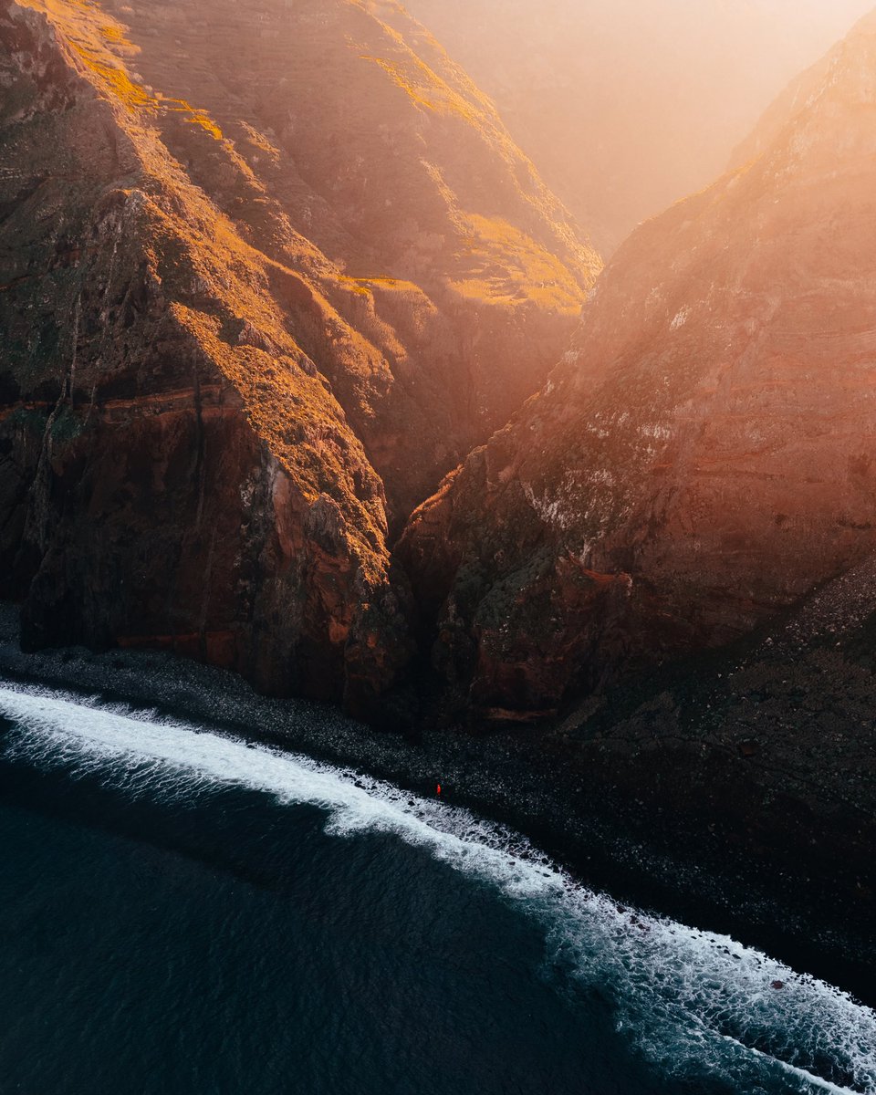 expaulore's tweet image. Achadas Da Cruz | Madeira🇵🇹

#madeira #portugal #sunset #mountain #travel #nature #outdoors #drone #photography #sun #coast