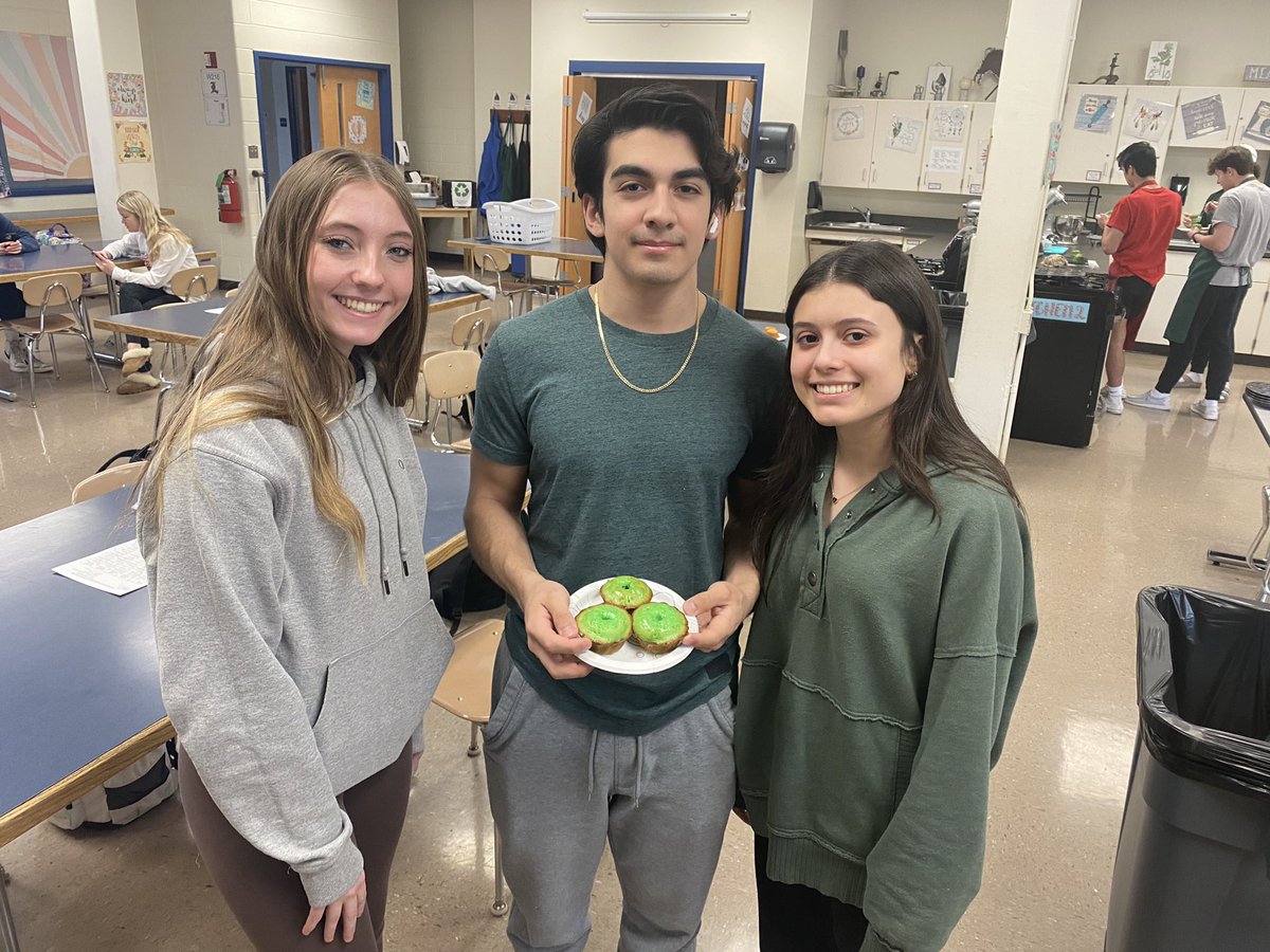 LHS210Wilcoxen's tweet photo. Polish Lemon Babkas! โฆbut make them GREEN ๐โ๏ธ๐ #CTE #wearelemont #InternationalCooking https://t.co/F7DMvcMzF9