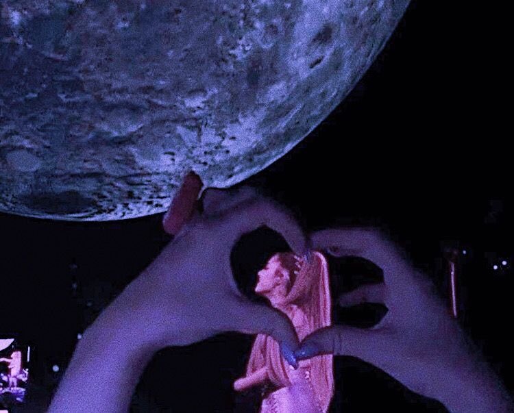 ariana grande is such a dream.