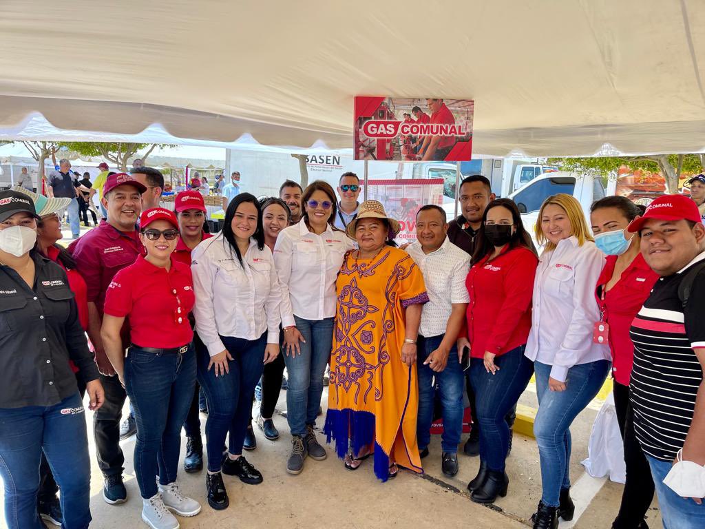 CarylBertho's tweet photo. Junto a los trabajadores y trabajadoras gasíferos ♨️ vamos a seguir garantizando el bienestar a todas las familias venezolanas, implementando nuevas acciones que permitan AVANZAR con la distribución del gas licuado de petróleo en GESTIÓN PARA EL PUEBLO.
#Zulia
#PDVSA
#GasComunal https://t.co/1Q40ZXLQUy
