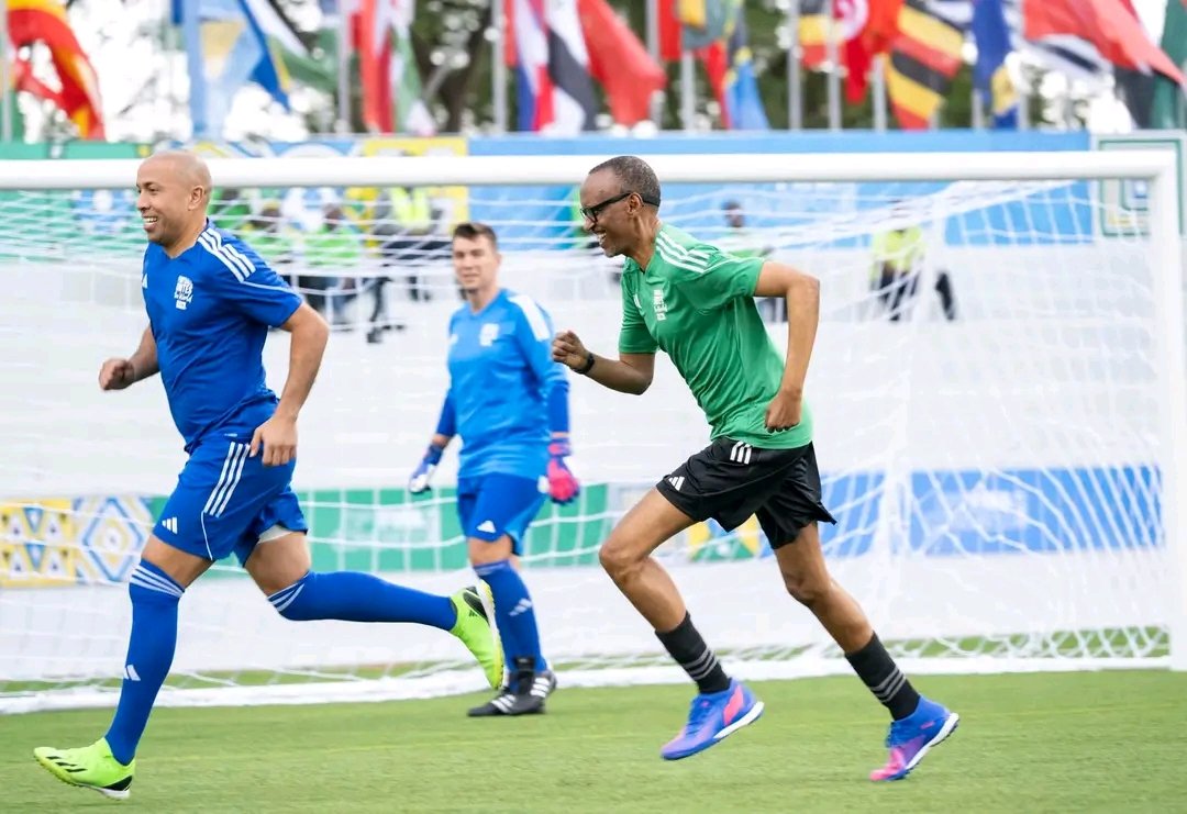 Pendant que l'homme qui a le sang de plus des 10millions d'innocents  circule librement et joue au Ronaldinho, La CPI trouve bon d'émettre Un mandat d'arrêt international chimérique contre poutine et ses acolytes, un classique pour une cour à double vitesses.