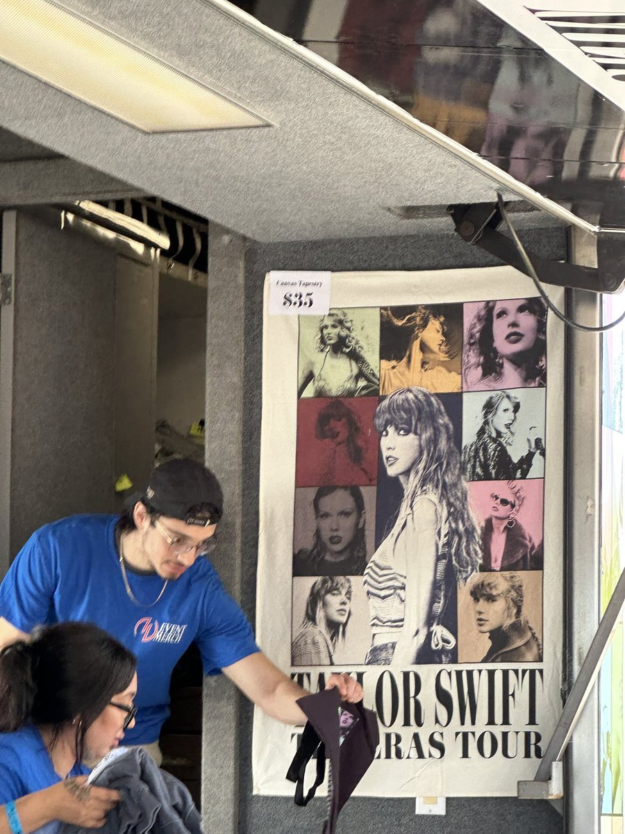 🚨| A tapestry is available as merch at Taylor Swift's 'The Eras