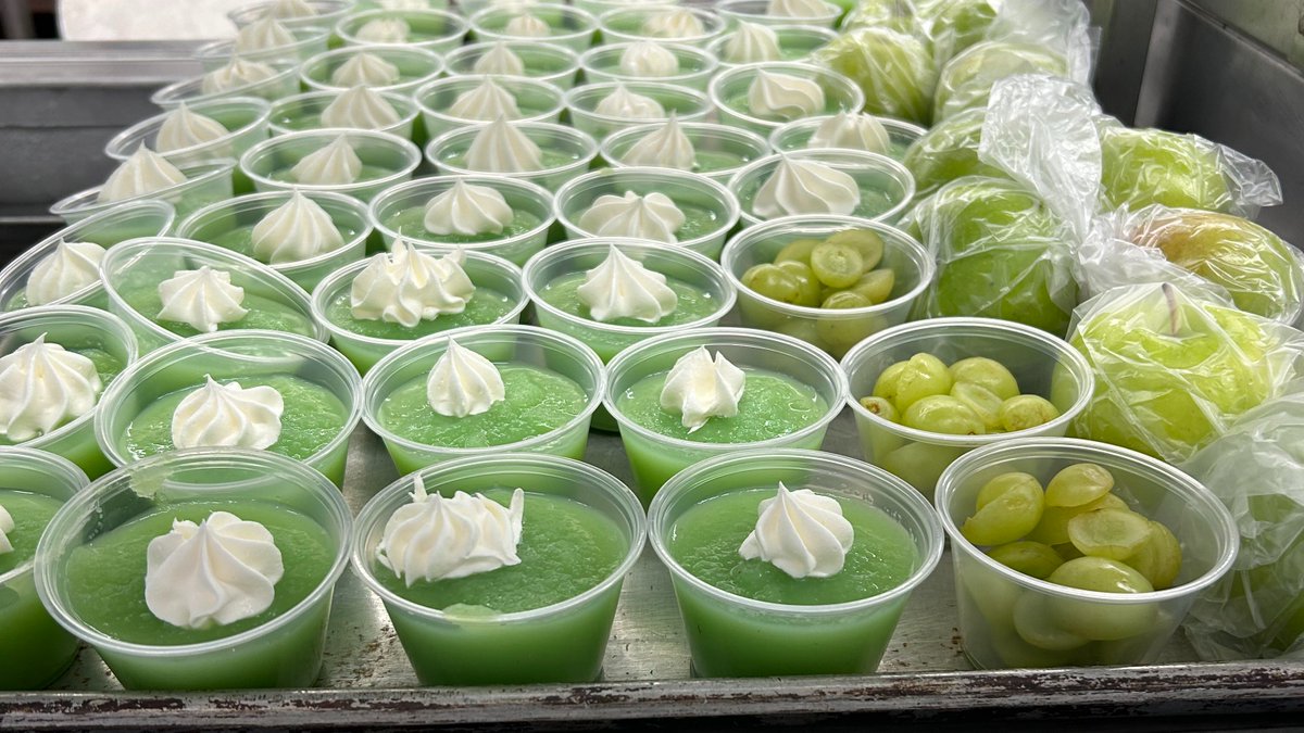 What's luckier than Gill's pizza &amp;  green fruit/veggies on St. Pattys Day!?🍀🍕