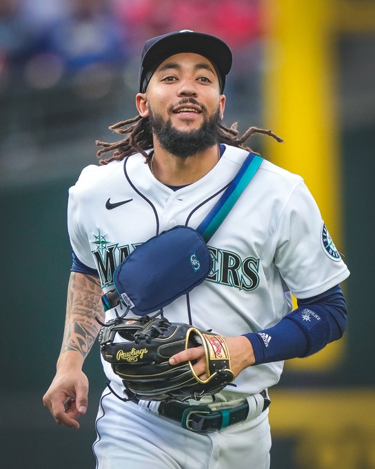 I am going to NEED to go to this Mariners promo night. The crossbody bag with Mariners logo and color. JP Crawford probably looks cooler than I do wearing it, but still. Thats fire.