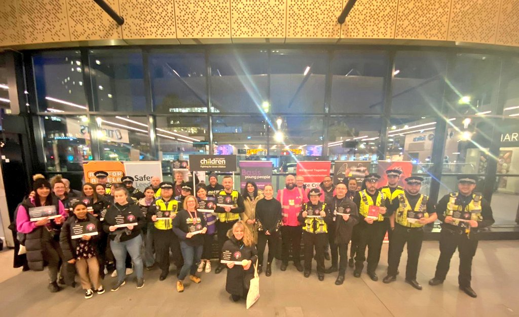 ◼#NightSafeLeeds◼
Our <a href="/SaferLeeds/">Safer Leeds</a> partnership operation on child exploitation up &amp; running...briefing on the concourse at @NetworkRailLDS (TY to Jamie ✊🏽)..
◼Prevent
◼Pursue
◼Protect 
◼Prepare  
as #YPMatter 
#Helping Hands
#CEADay2023 #Leeds