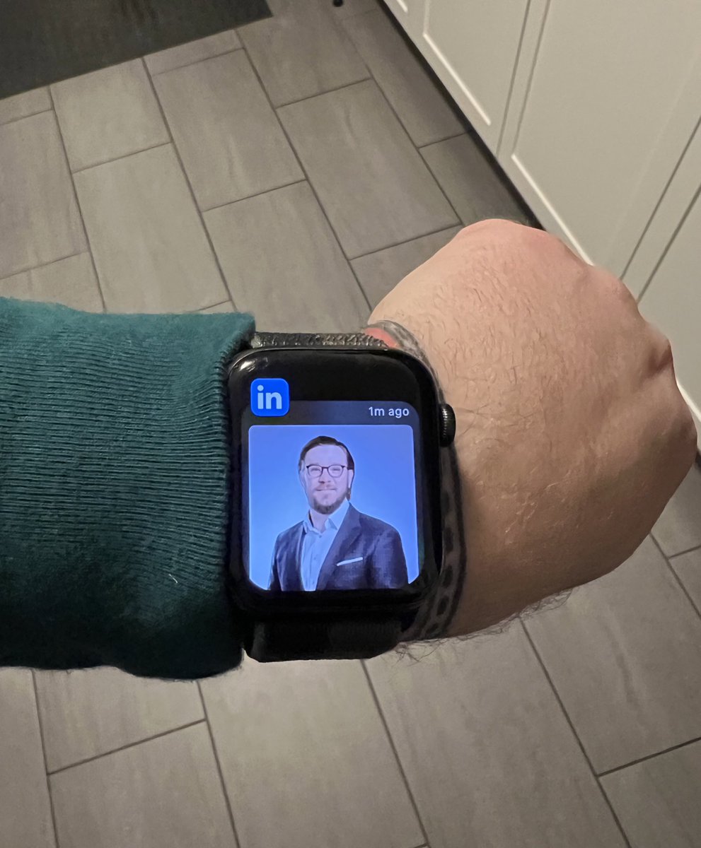 RT @oats___: Sometimes linkedin will just buzz on your wrist and show you a guy https://t.co/viHtcBWF1K