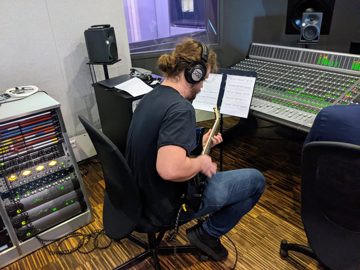 Da_Revolution_'s tweet photo. Guitar + Vocal recording with Orage 

It was a lot of fun and a special experience for me 😎 we got great takes and a great result, many thanks to everyone who was involved in the project 🤜🤛

#guitars #vocals #band #studio #recording #protools #producing #mixing #mastering https://t.co/4AsjY5yvI9