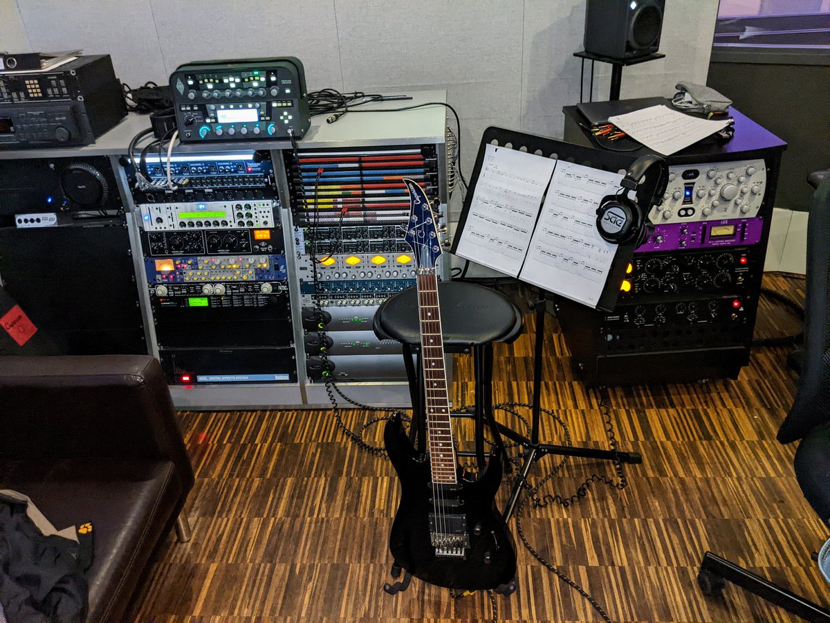 Da_Revolution_'s tweet photo. Guitar + Vocal recording with Orage 

It was a lot of fun and a special experience for me 😎 we got great takes and a great result, many thanks to everyone who was involved in the project 🤜🤛

#guitars #vocals #band #studio #recording #protools #producing #mixing #mastering https://t.co/4AsjY5yvI9