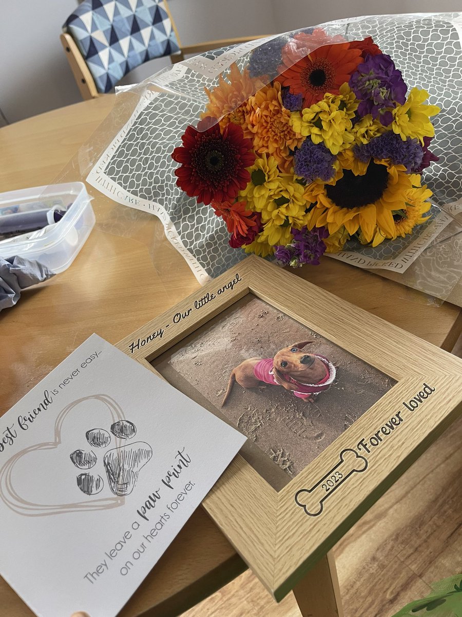 GLeighDav's tweet photo. I will always be grateful to the people i work with, beautiful way to remember honey 💖 https://t.co/TWkaQLeCuy