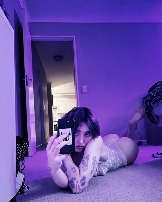 wanna hang out in our underwear? x https://t.co/ffAjWvhPsW