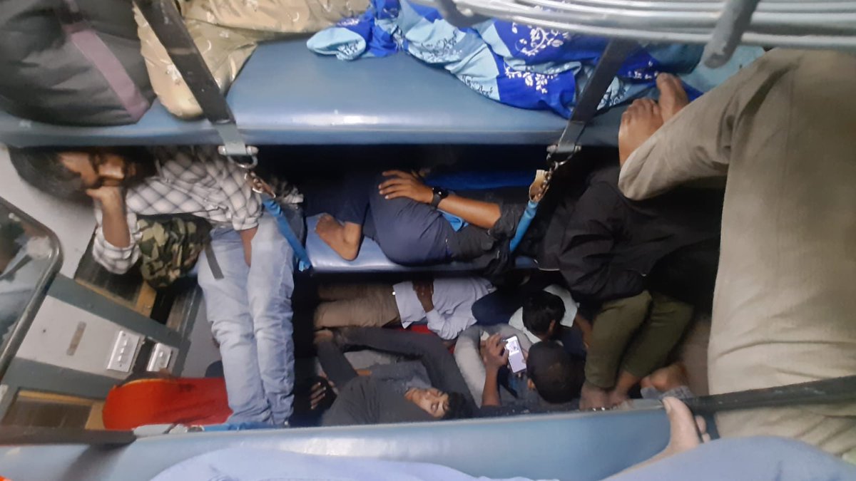 dipankansahoo's tweet photo. My brother in law travelling from with PNR no: 6717032055

This is how railway facility taken c
@RailwaySeva @RailMinIndia @SWRRLY @WesternRly 

Rourkela to Secunderabad train this is reservation class and no place to keep leg. 
@AshwiniVaishnaw Sir please take some action https://t.co/lbxU16kYZT