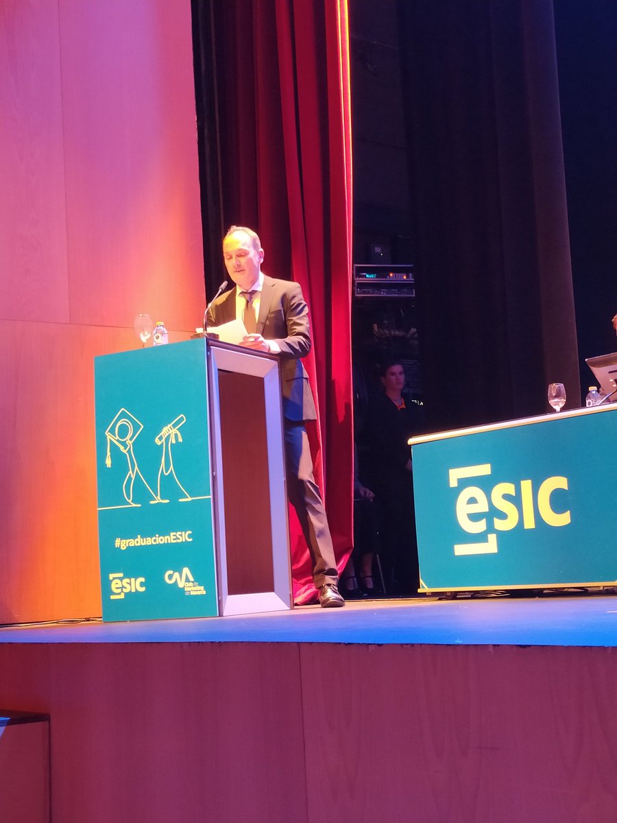 Este año el Padrino de la promoción es <a href="/diegocenzano/">diegocenzano</a> CEO de BIKO. Es un orgullo para la institución poder contar con un profesional de su talla para acompañar a los estudiantes en este día tan especial.
#PremiosASTER  #ESIC #graduacionESIC