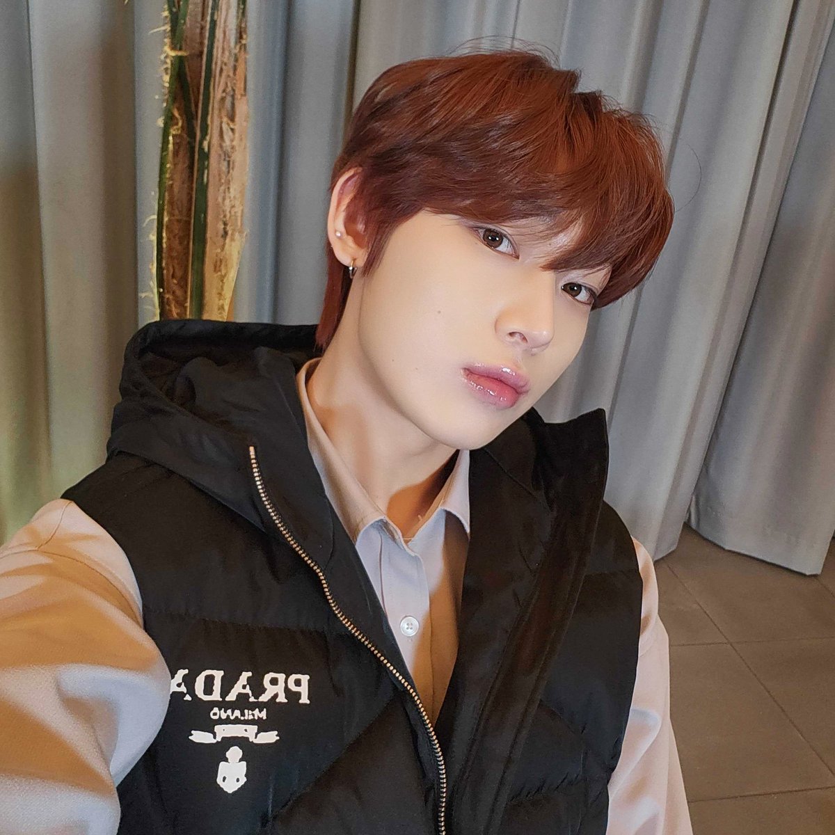 ENHYPEN7FAN_'s tweet photo. SUNOO Twitter Post!

잘자요 🖤❤️

#SUNOO #선우의셀카모음집 #요즘 #셀카 #조끼 #굿나잇

[Translation]
Goodnight 🖤❤️

#SUNOO #SunooSelcaCollection #Nowadays #Selca #Vest #Goodnight https://t.co/amFmP6jvzK