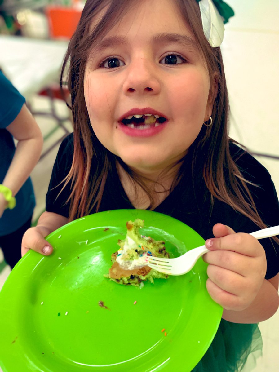 MsOickle's tweet photo. Too good to wait for toppings! @bpprimary @NLESDCA #BetterTogether https://t.co/2cClk5CsCV