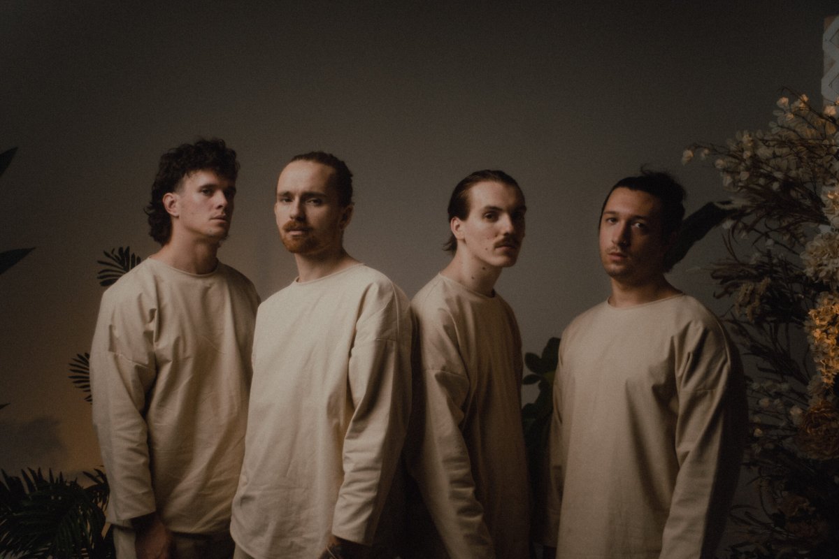 CaliberTV's tweet image. REVIEW: @Invent_Animate - 'Heavener' (10/10)
✍️: @MateoOttie 

"...a career-defining album for Invent Animate. Intricate both musically and lyrically, the record feels like a genuine passion project and its creation was a real outlet of catharsis for the band."

Full Review 👇