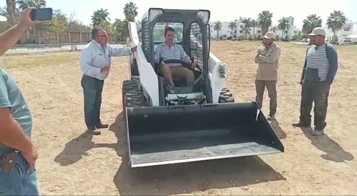 Chibupa's tweet photo. Hasta Mazatlán Sinaloa, se fue un Cargador Compacto S570 y los aditamentos Martillo Hidráulico, Barredora de Cajón, Cucharon y Brushcat, además de la capacitación necesaria.
¡Otro cliente satisfecho!, agradecemos la confianza en nosotros.
#Chibupa #Bobcat #Cargador #Aditamentos https://t.co/ux8ZCyQI4g