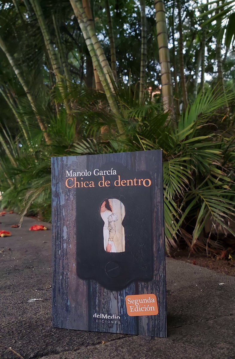 delmedioeditor's tweet photo. Ya está aquí la segunda edición de “Chica de dentro”, escrita por Manolo García. Descubre la #obra en tu librería de confianza o recíbela sin moverte de casa con solo hacer #click 👉 https://t.co/kivi778LHb
#biografía #novelabiográfica #leer #books https://t.co/Rmm2ZH95A8
