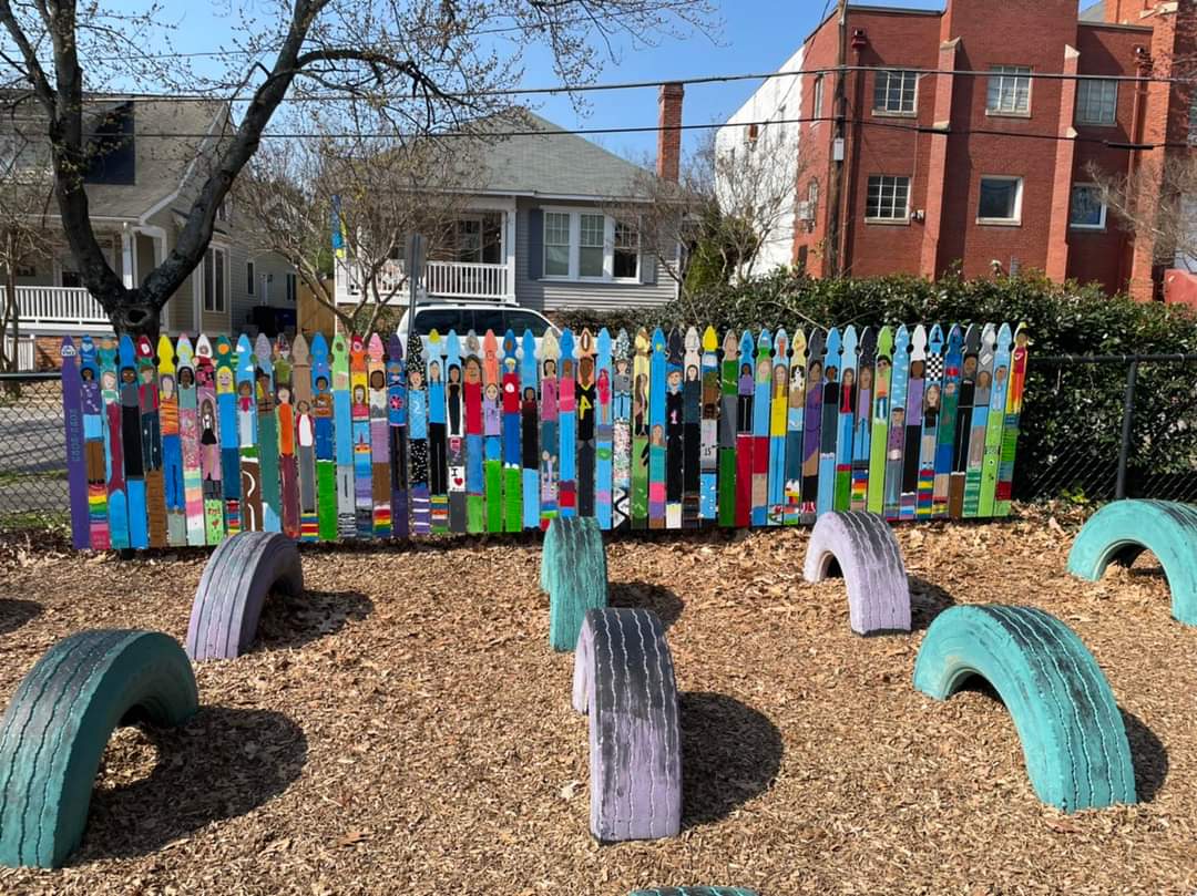 Picket Fence Project at Partnership Elementary School, Feb. 13-17. We had a wonderful time in the library creating this legacy art project! @UnitedArtsCounc#ArtMakesYouSmart <a href="/WCPSS/">Wake County Public School System</a> #AIS4all #artsinschools #communityart #picketfenceprojectnc #teachingartist
