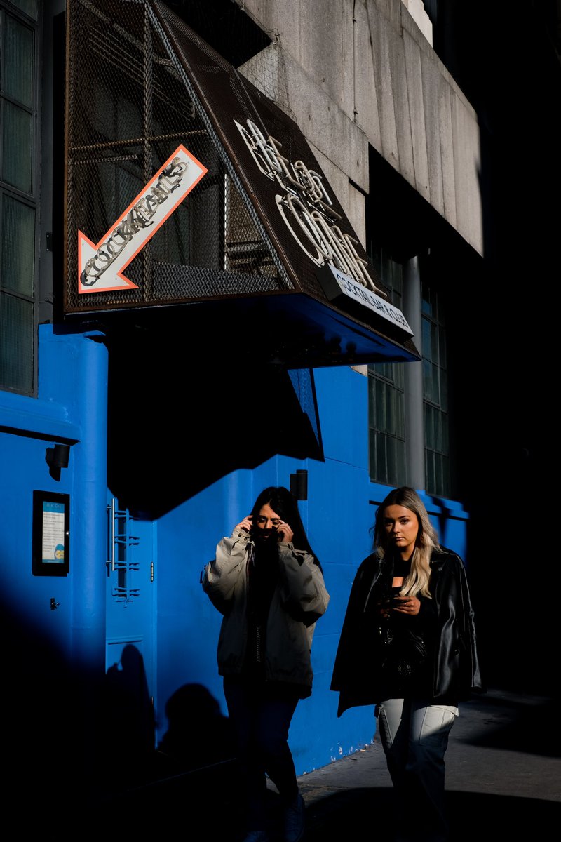 swedeemum's tweet photo. Frames within five seconds of each other.. which one do you prefer?
#streetphotography #candid #london #citylife #westend #everyclicktellsastory https://t.co/NTlwg0nQQU