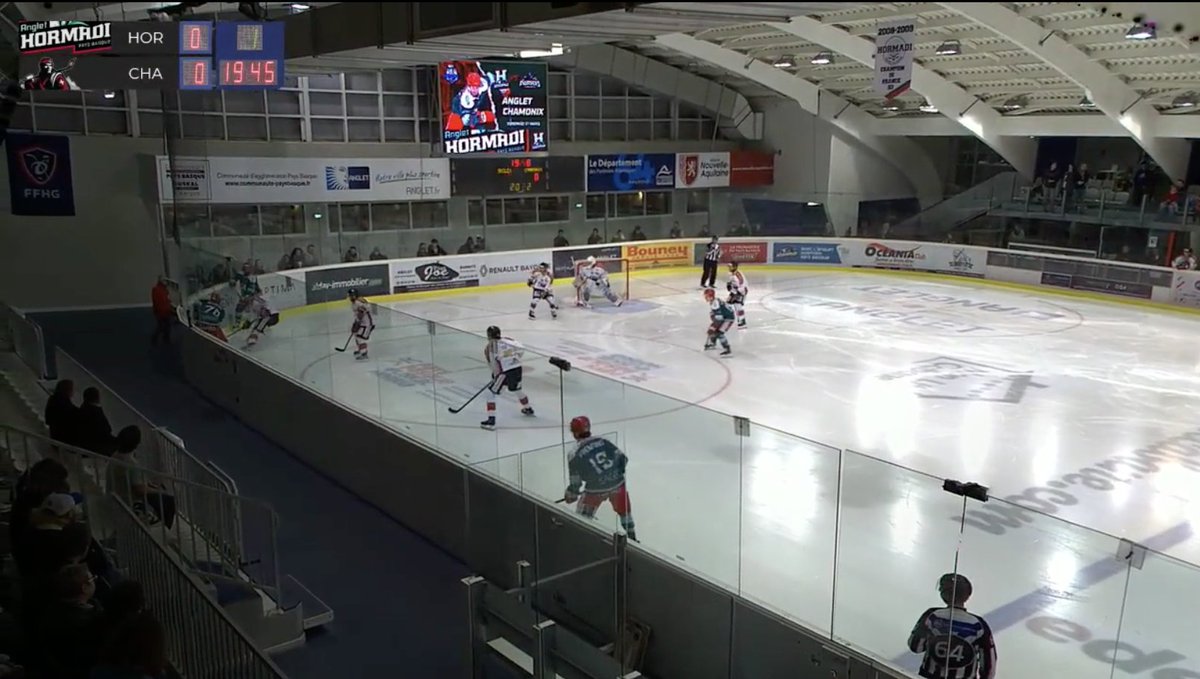 LigueMagnus's tweet photo. C'est parti à La Barre pour @anglet_hormadi 🆚 @PionniersHockey !
🎦 @FANSEAT_FR 
#SLMHockey #HORCHA https://t.co/w12aycHEmw