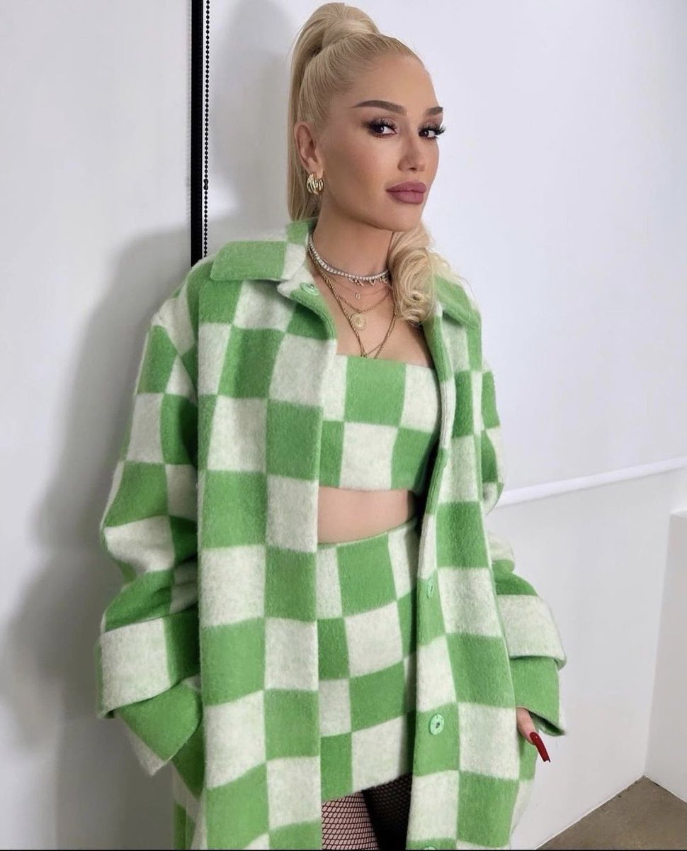 gwenstefani's tweet photo. here’s to a lucky day 🍀🌈  gx https://t.co/8PI11GVeJR