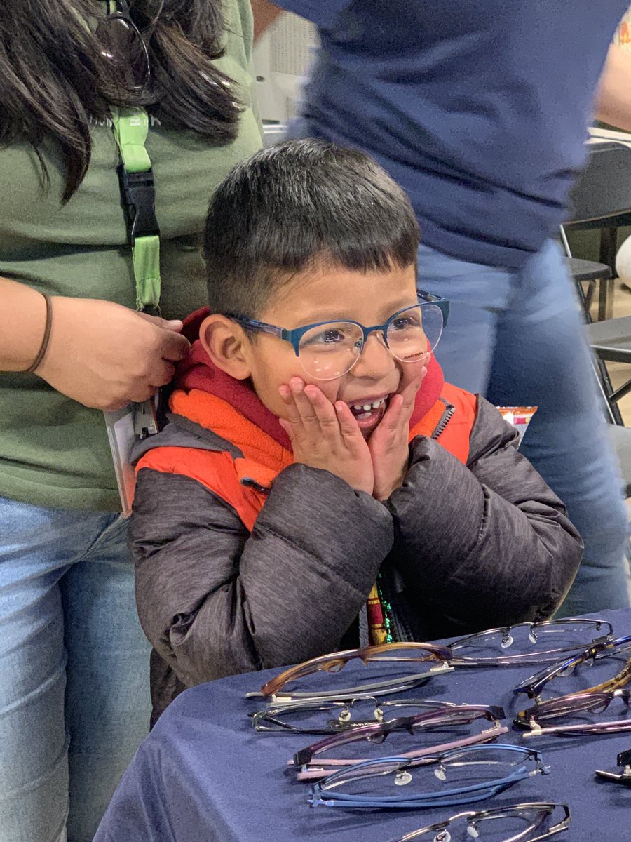 abc7david's tweet image. Picking out new glasses can be fun. Check out Jefeth at today’s ⁦@RealOptionsKids⁩ ⁦@VSPVisionCare⁩ clinic for elementary and middle school students in #visitacionvalley. Free eye exams &amp;amp; glasses for 120 kids. Story later today on ⁦@abc7newsbayarea⁩. #abc7now