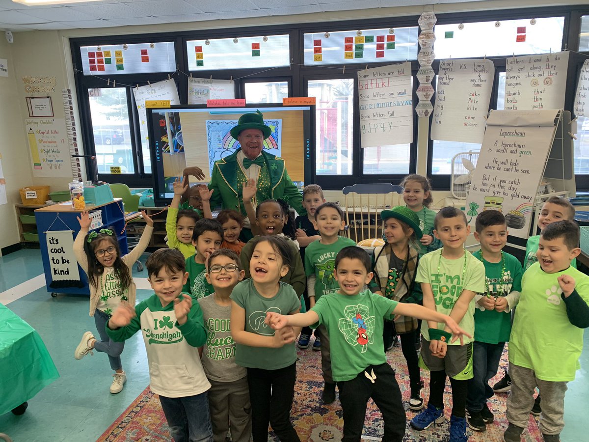 Look who came to visit!🌈⭐️💚