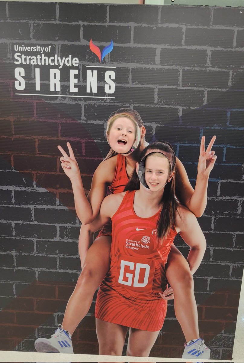 Lily and Louisa supporting @SirensNetball tonight! After their game today 🏐 @AllsaintsML6 @NetballScotland @aces_netball