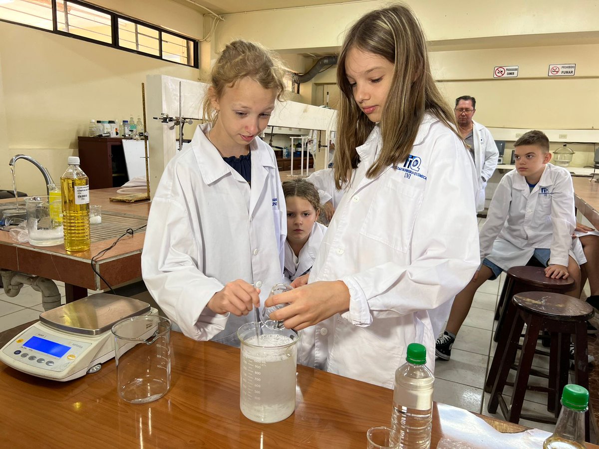 UNIdeNicOficial's tweet photo. Esta actividad fue desarrollada en los laboratorios de la Facultad de Ingeniería Química y como parte de la colaboración conjunta entre Nicaragua y Rusia. 🇳🇮 🤝 🇷🇺 https://t.co/x8YTCEEajK