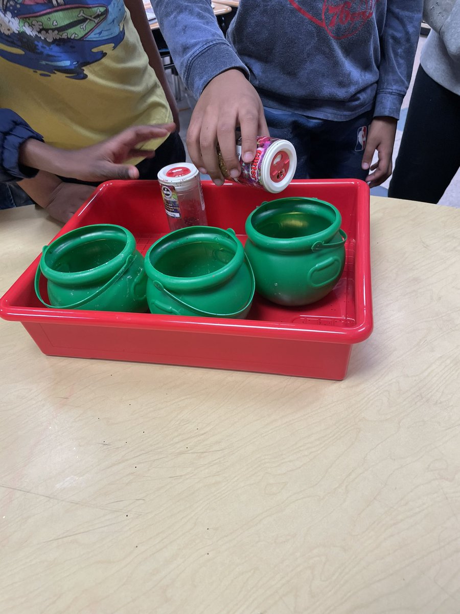 thomas_lucased's tweet photo. Absolutely loved talking about chemical changes today in science!! Great job on the colorful pots of gold 🧡 https://t.co/s3UhKDLRw1