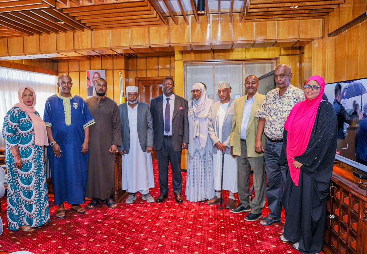 A section of Is'haqia community leaders paid a courtesy visit to my office. The Is'haqia community, who were the earliest settlers in Naivasha in the 1700s, were also the initial Somali community to reside in Kenya, Tanzania, and Zimbabwe, having migrated from Somaliland.