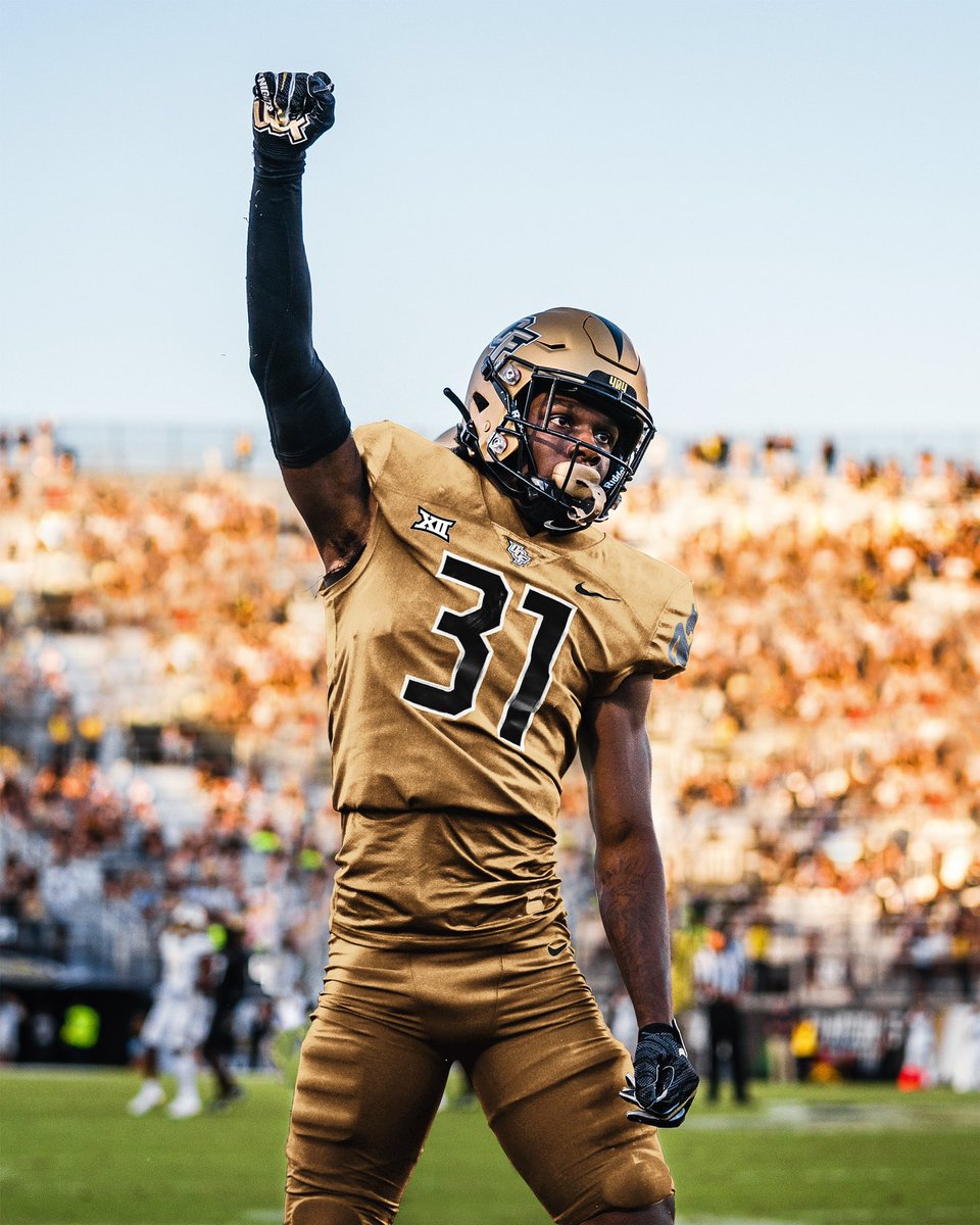 UCF_Football's tweet photo. Just a #StPatricksDay idea…🧐 https://t.co/W2e1F63pmv