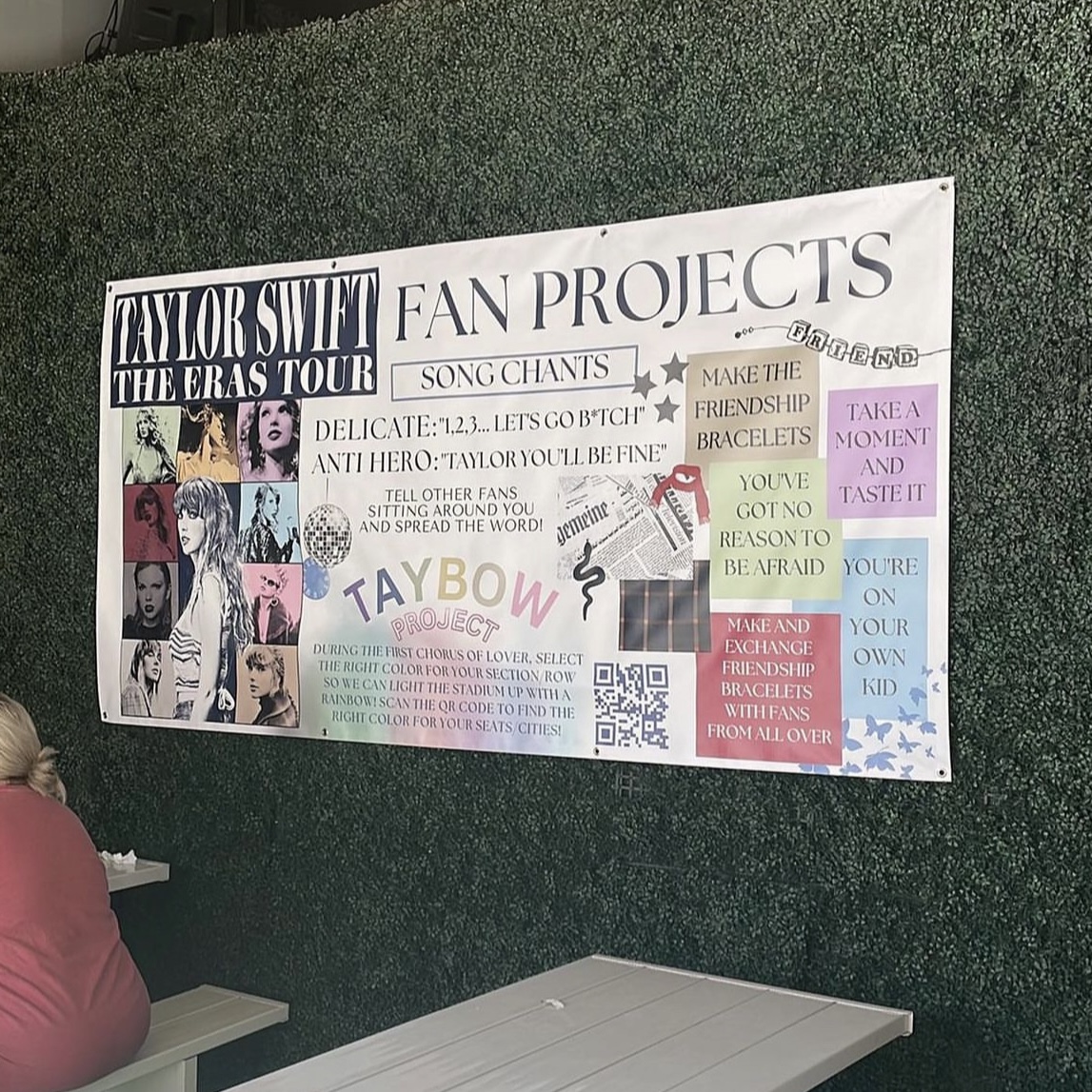 Alguns Swifties norte-americanos estão organizando projetos para o show de hoje! 

Em uma das propostas, eles pretendem formar um arco-íris durante o refrão de “Lover”.