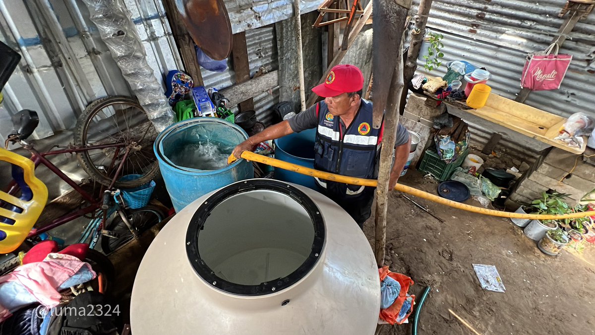 luma2324's tweet photo. El 80 por ciento de la población no cuenta con agua y sus habitantes realizan esfuerzos para abastecerse. https://t.co/DYRn4BCyHN