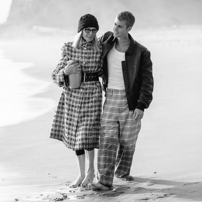 ibeliebersmx's tweet image. 📈| "Ghost" de Justin Bieber llega a los MIL MILLONES de reproducciones en Spotify y convierte a Justin en el único artista en tener 13 canciones con dicha cifra.