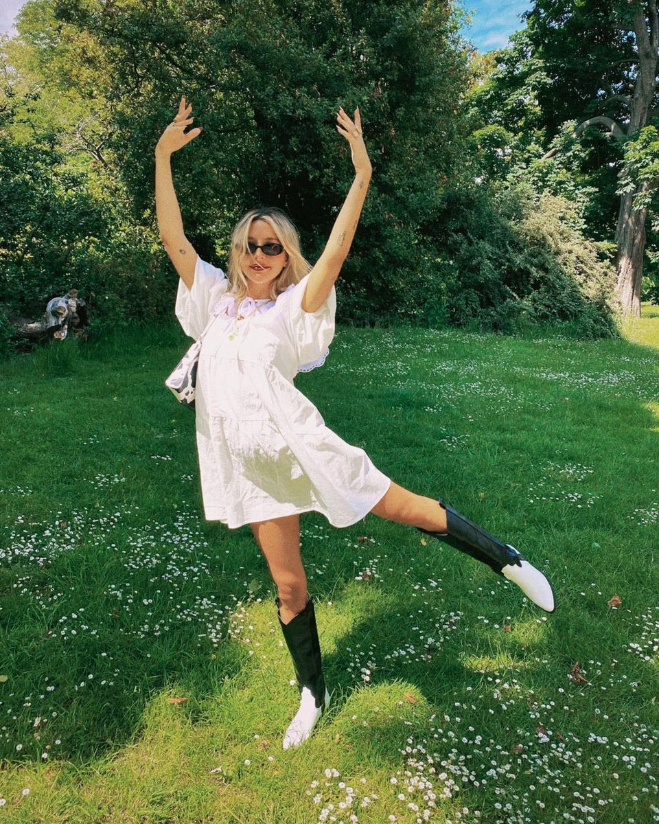 iheartlovequinn's tweet image. my best friend is in the band ok move… (and hi frank) #imyourbiggestfan #idontwanttodaytoend #fifestday1 #blondebunny #bestphotographeralert