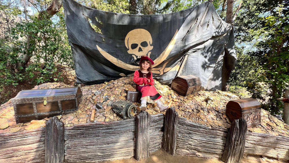 DisneyPaws's tweet photo. A pirate’s life for Annie 🏴‍☠️ @CCRunner524 https://t.co/22imA9fZQ2