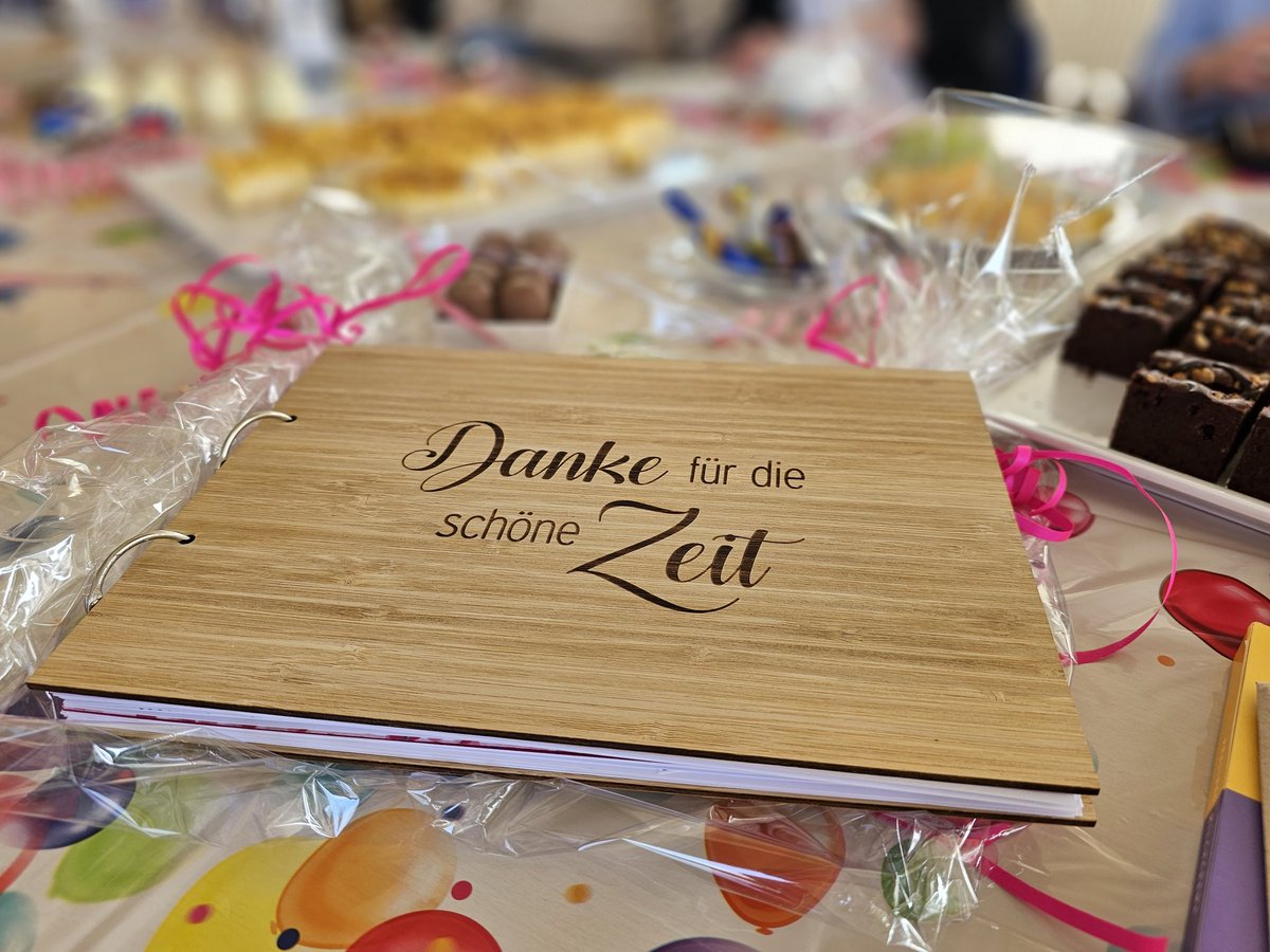 Coconbra's tweet photo. Niemals geht man so ganz...
Danke allen KollegInnen und Pflegeteams im #Klinikum #Oldenburg und der #Pflegedirektion für Eure Unterstützung, Engagement und die ganzen lieben Wünsche. 🎀
#pflege #nurse #nursing #proudtobeanurse #APN #wissen #wissenschaft #unimedizin #OLIPSTA https://t.co/hv2fPWjLOa