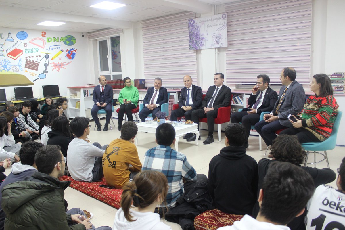 myildiz007's tweet photo. Ankara Vali Yardımcımız Sn.Namık Kemal Nazlı ile birlikte ilçemizin göz bebeği Pursaklar Fen Lisemizde "Lavanta Kokulu Sohbetler"de sevgili öğrencilerimizle bir araya geldik.
Hayat ve meslek tecrübelerimizi paylaştık.Çay ve simit eşliğinde sohbet ettik... https://t.co/zFPsOcXygF