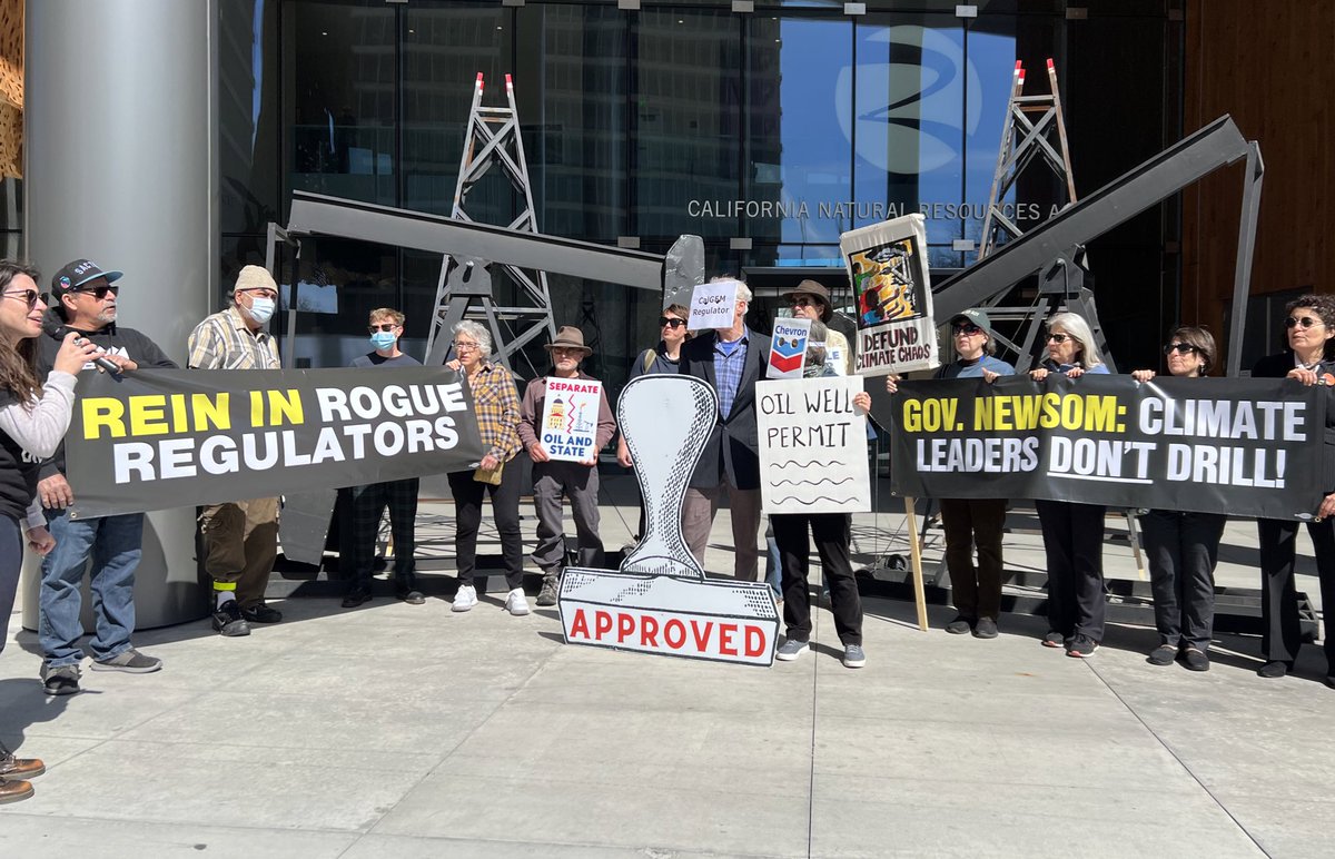 We are at CalGEM's doorstep with demands for @GavinNewsom:

👊 Rein in your rogue agency.

🛑 Stop permitting new fossil fuels.

🛢️ End neighborhood oil drilling TODAY!

#ClimateLeadersDontDrill