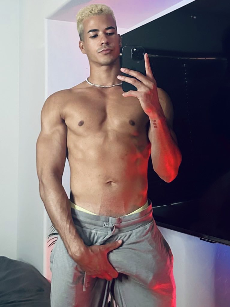 Hung Jhonny tweet media