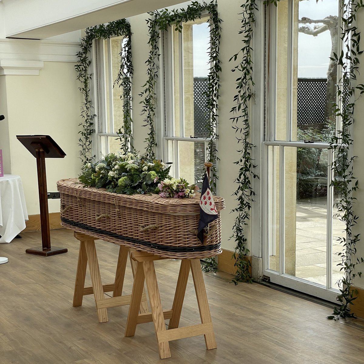 WhiteRoseMF's tweet photo. You don’t have to hold a funeral service in a traditional setting. We often use alternative venues like @Pembroke_Lodge in Richmond Park for something a little different. It also means you can continue with the reception in the same place https://t.co/OXK0V5FUn6 https://t.co/yk7FW9I44F