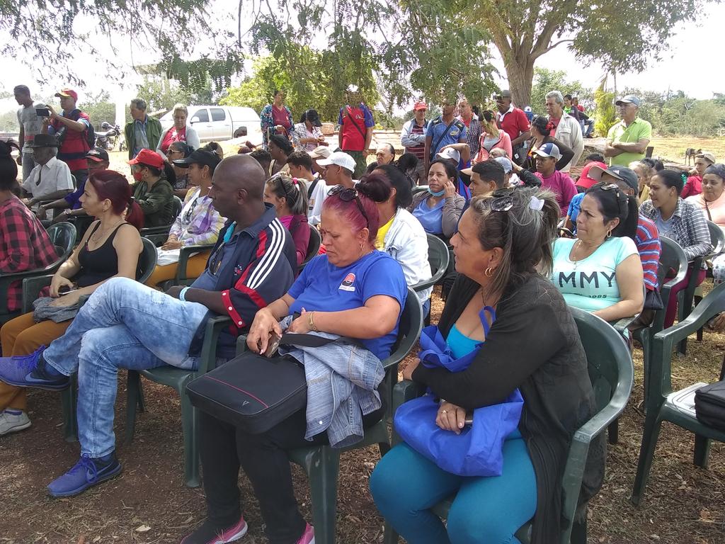 La #Revolución es del pueblo y nadie podrá arrebatársela, se siente en los intercambios de los precandidatos a diputados a la Asamblea Nacional, que hoy andan por las calles de #Cuba compartiendo la realidad de las localidades que representarán,para hacerlo dignamente.