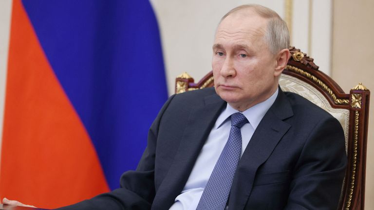 "Dit laat zien dat orders geven om serieuze misdaden tegen burgers te begaan of te tolereren kunnen leiden tot een gevangeniscel in Den Haag." 

- <a href="/balkeesjarrah/">Balkees Jarrah</a> <a href="/NOS/">NOS</a>

nos.nl/artikel/246785…
#Mensenrechten