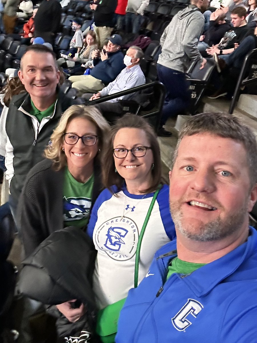 taraparr's tweet photo. Kiss us, we’re Creighton fans  #mmselfie #gojays https://t.co/bvAb2qE5lj